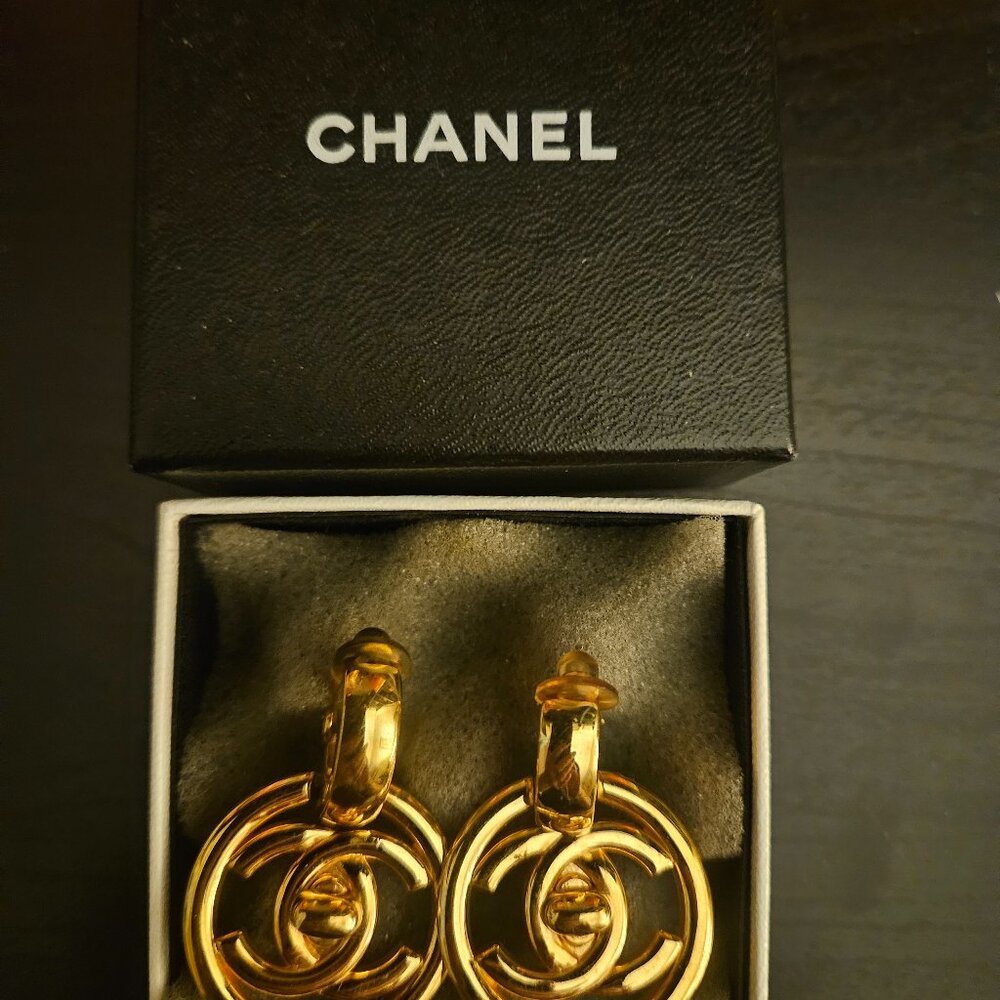 Chanel CC XL Turnlock Round Clip On Earrings Gold Plated 97P Pendant Authentic